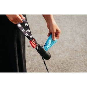 Distributeur de sacs à excréments portable noir 2.0+1 rouleaux, robuste pour animaux de compagnie, chats, chiens, petits animaux, en plastique simple, conçu pour l'extérieur - Product Image 4