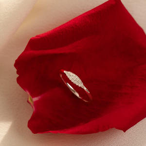 Anillo de Diamantes Cultivados en Laboratorio con Certificado IGI VVS, Diseño de Racimo, en Oro Blanco de 18k, Joyería Elegante de Primera Calidad para Bodas - Product Image 2