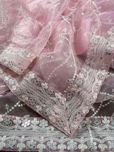 Soirée de mariage chic, magnifique, couleur rose, Saree en Organza lourd avec une séquence de broderie sur toute la surface, fonctionne à faible débit - Product Image 5