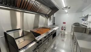 Remolque de Comida de Aluminio de 15.7 Pies con Eje Tándem Doble, Cocina Móvil con Espacio de Preparación, Unidad de Catering para Exteriores - Product Image 4
