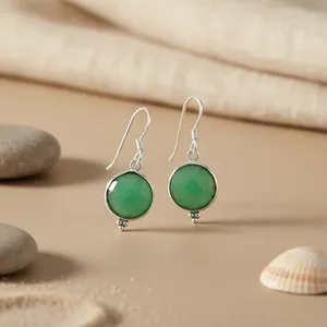 Boucles d'oreilles pendantes en argent 925 avec pierre précieuse verte pour femmes - Plaqué or rose, accents de perles et de diamants pour mariages et fêtes - Product Image 1