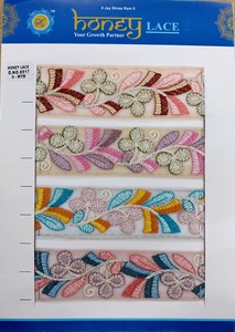 Tissu en dentelle brodée florale colorée vibrante et détaillée avec des motifs complexes, parfait pour la mode haut de gamme - Product Image 5