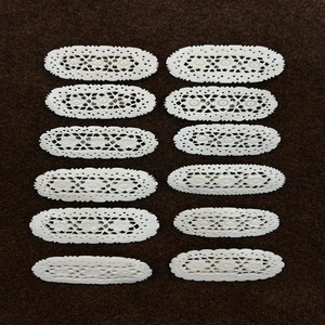 Broche en os sur mesure sculptée à la main pour un style libre d'esprit. Idéal pour les collectionneurs de bijoux, les artisans et les amateurs de mode. - Product Image 1