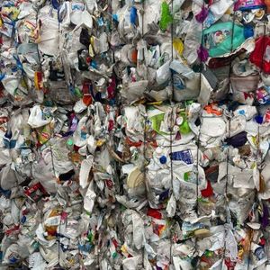 Déchets et flocons de bouteilles en PET disponibles à la vente - Product Image 3