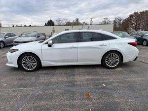 NOUVEAU 2021 pour Avalon Limited, boîte de vitesses manuelle, conduite à gauche, intérieur foncé, galerie de toit métallique, caméra de recul, à vendre - Product Image 5