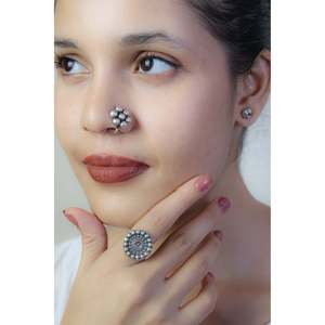 Pendientes de Plata 925 con Clip para la Nariz, con Perla y Flor Kudi - Product Image 3