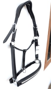 บังเหียนหนังทรงมงกุฎตามหลักสรีรศาสตร์ พร้อมสายรัดจมูกคริสตัล บุนวมลดแรงกด สำหรับการแสดงโชว์ - Product Image 6