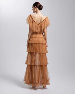 Vestido Largo Vintage para Fiesta, Color Marrón Nude, con Capas Plisadas, Escote Cuadrado con Volantes, Detalle Floral Romántico, Hecho en Vietnam - Product Image 2