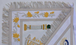 Tablier maçonnique de luxe brodé, design MM avec aimant, bleu, couleurs et matériaux personnalisables - Product Image 4