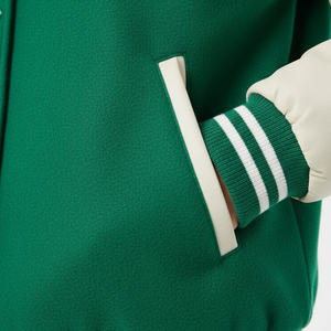 Veste universitaire imprimée sur mesure pour femmes Fournisseur d'usine OEM Vente en gros Vêtements d'extérieur décontractés de style baseball Streetwear Fashion Cotton - Product Image 4