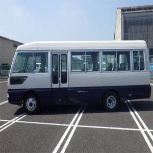 Autobús Mitsubishi Fuso Rosa de Techo Alto con 30 Asientos, Éxito de Ventas 2024, 100% Perfecto Sin Accidentes y con Garantía - Product Image 1