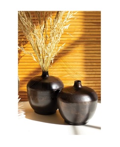 Floreros de metal decorativos asequibles con acabado recubierto de polvo negro y diseños de moda para una decoración del hogar económica - Product Image 1
