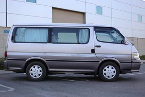 Furgoneta Toyota Hiace Super Custom 1998, Extremadamente Limpia, Versión Japonesa, Motor Turbodiésel, Lista para Entrega - Product Image 4
