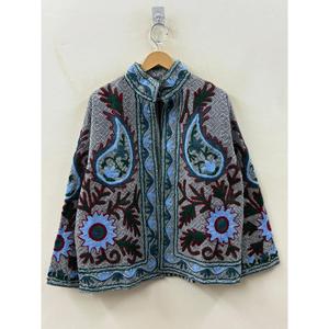 Veste en coton brodée Suzani, coupe carrée, motif floral, style chic d'automne, motif pied-de-poule indigo, motif vigne rouge, traité par teinture à la vigne rouge - Product Image 3