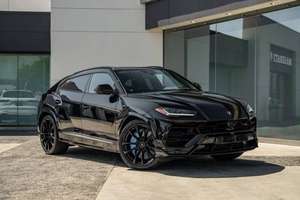 Urus 2024 de Lujo, Seminuevo, Cuero Oscuro, Turbo, Tracción en las Cuatro Ruedas, Volante a la Izquierda, Techo Panorámico, 5 Asientos, Automático, 8 Velocidades, Motor de 4.5L - Product Image 2
