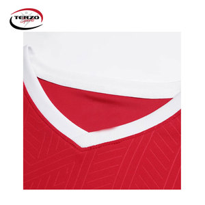 Meilleurs ensembles d'uniformes de football pour jeunes Couleur unie à séchage rapide avec impression de logo personnalisée Populaire parmi les adultes Fabriqué au Pakistan - Product Image 3
