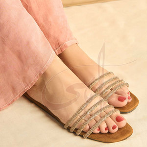 Sandales pour femmes en gros à faible MOQ, personnalisables, antidérapantes, imprimées, design tendance de haute qualité, en vente - Product Image 2