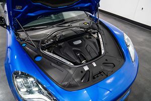 Porsche Panamera 4 3.0L V6 turbocompressé à transmission intégrale automatique 2018, voiture Sean - Product Image 5