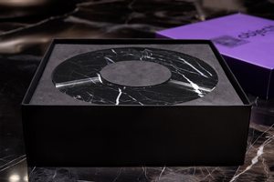 Cendrier intemporel en marbre métallique de conception durable pour cigarettes et cigares - Product Image 3