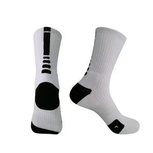 Chaussettes de sport d'équipe en coton blanc et noir avec logo personnalisé OEM Chaussettes de basket-ball pour hommes Chaussettes de travail en bambou Elite Casual Anti Type - Product Image 2