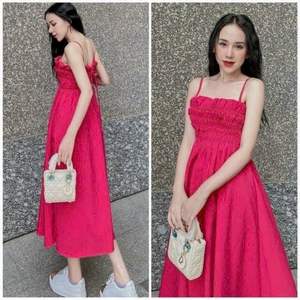 Vestido de seda sofisticado al mejor precio: suave y elegante, elaborado con seda de alta calidad para mejorar su feminidad y estilo - Product Image 2