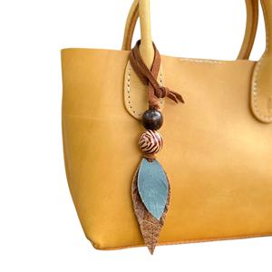 Francia diseño dulce estilo flor diseño cuero llaveros bolso de moda encantos para bolsos Decoración Accesorios hechos - Product Image 4