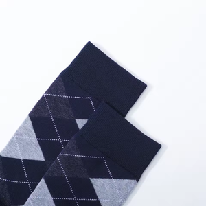 Vente en gros de chaussettes décontractées en coton peigné de haute qualité fabriquées sur mesure pour hommes, grande taille, noires, respirantes, à séchage rapide - Product Image 6