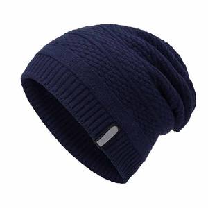 Top design nouveauté 100% acrylique tissé étiquette manchette chapeau d'hiver personnalisé tricoté bonnet coupe régulière décontracté hiver porter des casquettes - Product Image 2