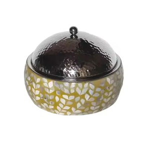 Casserole élégante en métal Leaf MOP avec couvercle fait à la main et design de haute qualité le plus vendu pour réchauffer et servir les aliments - Product Image 1