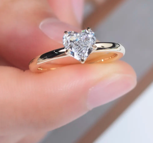 Anillo de Compromiso de Oro Blanco y Amarillo Sólido de 14k y 18k con Diamante Cultivado en Laboratorio de Corte Corazón de 1.5TCW, Certificado por IGI - Product Image 4