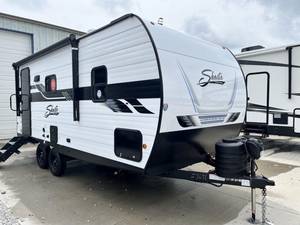 Caravane de voyage pour 6 personnes, design moderne en aluminium, camping-car avec cuisine et salle de bain - Product Image 1