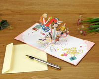 Carte de vœux 3D pop-up avec une femme tenant un cadeau entourée de maquillage et d'accessoires pour une célébration d'anniversaire