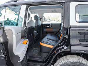 SUV híbrido eléctrico de rango extendido BJ40 REEV 1.5L Turbo usado, con tracción en las cuatro ruedas y asientos de cuero. - Product Image 5
