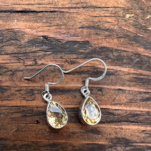 ต่างหูลูกแพร์สีเหลืองมะนาวแบบเหลี่ยมเพชรพลอย925ต่างหูอัญมณีเงินแท้ต่างหูวันเกิดสีเหลือง - Product Image 1