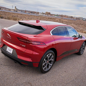 2020 Jaguar I Pace EV400 394hp DualMotor AWD con suspensión neumática Dirección izquierda Célula de combustible en su mayoría sin modificar en venta AE - Product Image 1