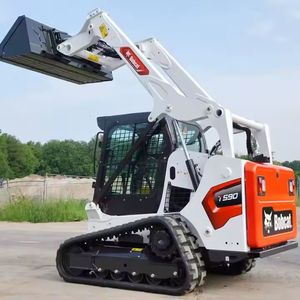Chargeuse compacte Bobcat T590, moteur Kubota, capacité de charge nominale de 6 tonnes, faible nombre d'heures de travail, parfait état de marche, chenilles BE en stock - Product Image 4