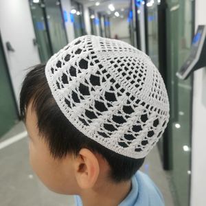 Vente en gros de bonnets de prière islamiques en crochet blanc unisexe, broderie en coton, chapeau tricoté, Arabie Saoudite, printemps/été, hommes musulmans - Product Image 5