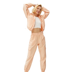 Veste personnalisée pour l'hiver, design de sweat-shirt uni de haute qualité, deux poches, fermeture éclair intégrale, veste longue et épaisse pour femmes - Product Image 2