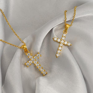 Collar con Colgante de Cruz de Acero Inoxidable Chapado en Oro de 18K Tempusort, Collar Religioso Impermeable con Circonita, Venta al por Mayor - Product Image 2