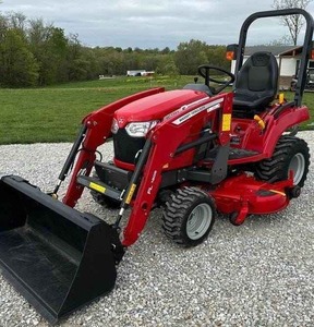 Tractor de orugas Massey Ferguson GC1705 de 12 HP de alta eficiencia con motor, caja de cambios de alta resistencia y cargador frontal para trabajos pesados - Product Image 1