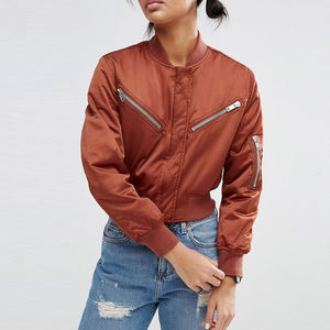 Blouson d'aviateur en polyester de grande taille personnalisé OEM pour femmes blouson d'aviateur imperméable zippé avec broderie - Product Image 1