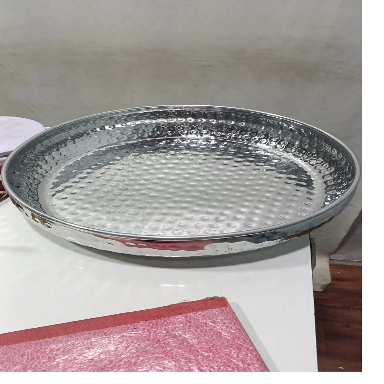 Custom made attractive hammered brass metal bowls ideal for home decoration and suitable for home stores for resale
