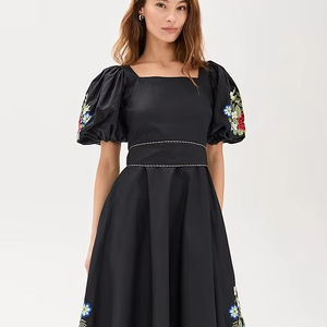 Robe longue brodée noire femme - Product Image 1