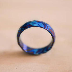 Anillo de Acero de Damasco para Hombre, Forma Elegante, Superficie con Capas de Color Dinámico, Hecho a Mano, Personalizable, Diseño Moderno, Regalo de Aniversario - Product Image 3