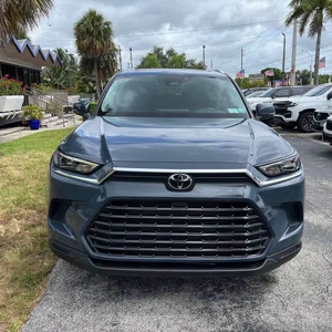 SUV Crossover Compacto Premium 2024, 5 Plazas, Alta Eficiencia de Combustible, Transmisión Automática, Sin Accidentes y Listo para Enviar - Product Image 1