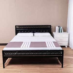 Lit moderne en métal noir avec découpes décoratives de clés grecques sur la tête et le pied du lit - Product Image 6