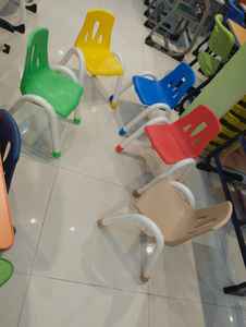 Chaises d'école en plastique de conception moderne SRISHTI en gros pour enfants, meubles d'extérieur durables pour chambre à coucher, maternelle - Product Image 3