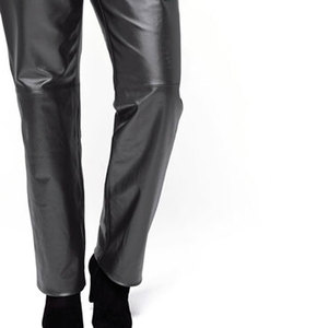 Pantalon en cuir pour femmes en différentes couleurs Offre Spéciale pantalon en cuir droit à la mode et jambe large pour l'extérieur au prix de gros - Product Image 6