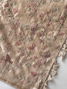 Nouvelle arrivée dernière tenue de créateur attrayant incroyable métier à tisser pur Tussar avec broderie Saree fabrication de Surat à vendre - Product Image 3