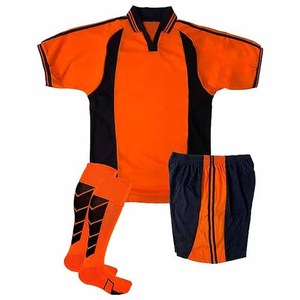 Uniformes de fútbol de malla transpirable con impresión personalizada, suministro de servicio OEM que incluye camisa y pantalones cortos, impresión por sublimación de Lamron de - Product Image 1